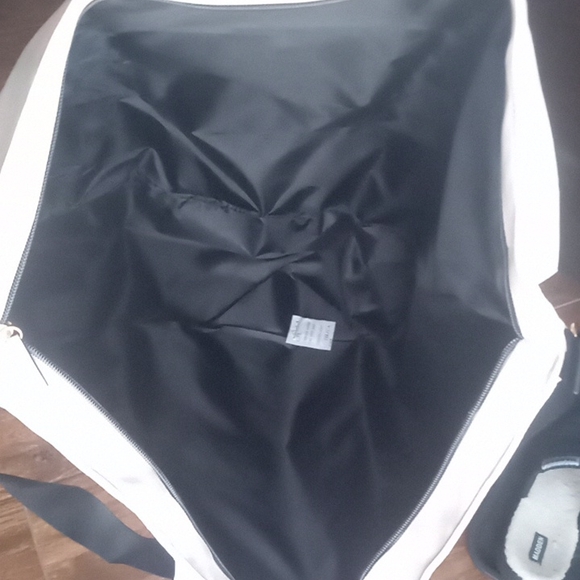 ( LAST ONE) Victoria Secret Large Travel Bag.. - Picture 15 of 15